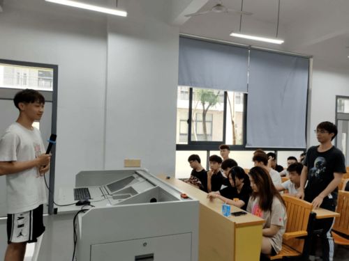 只爭朝夕，奮斗新學(xué)年——計算機網(wǎng)絡(luò)工程專業(yè)主題班會紀(jì)實